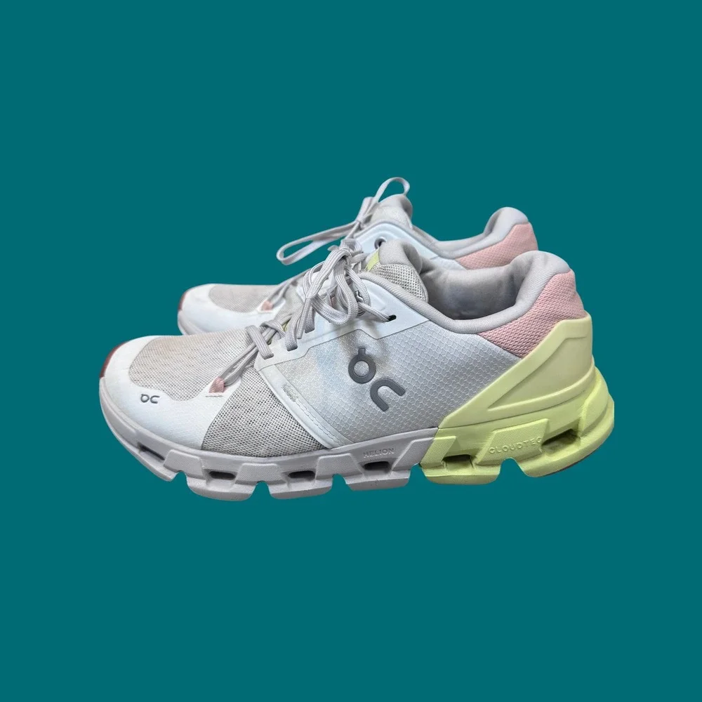 On Cloudflyer Running Shoes Womens 8.5 White Lime Good Stability Sneakers